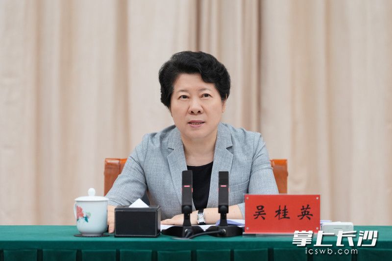 省委常委、市委书记吴桂英主持并讲话。 均为长沙晚报全媒体记者 郭雨滴 摄 省委常委、市委书记吴桂英主持并讲话。 均为长沙晚报全媒体记者 郭雨滴 摄