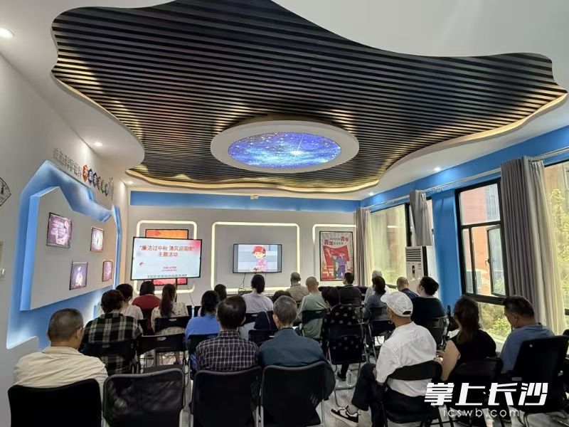 第一湾小区经常组织业主开展丰富多彩的主题活动。