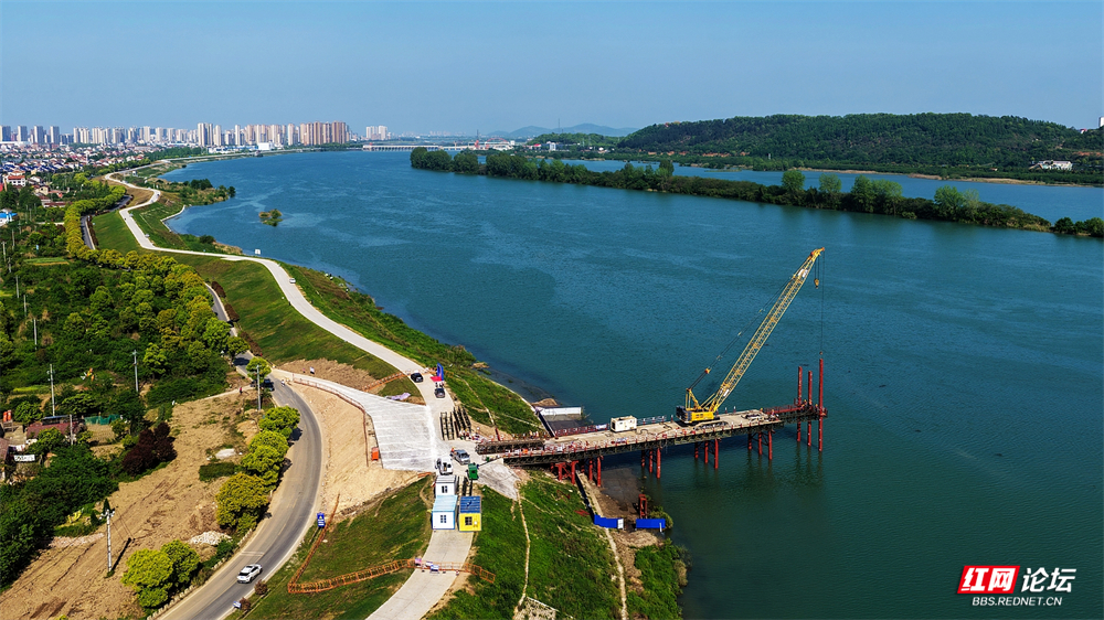 【每日一图@湖南】直击澧水特大桥工地，看宜常高铁加速生长