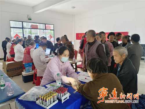宁远县东溪街道：开展“医路同行，爱满村街”义诊活动_副本500.jpg