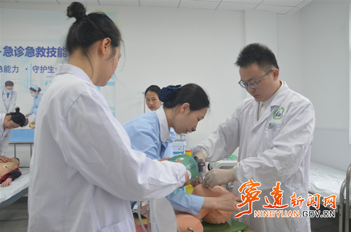 宁远县人民医院开展急诊急救技能比赛_副本500.jpg