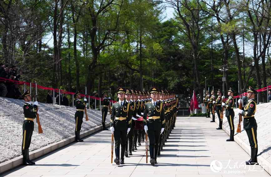 第十三批在韩中国人民志愿军烈士安葬仪式在沈阳举行