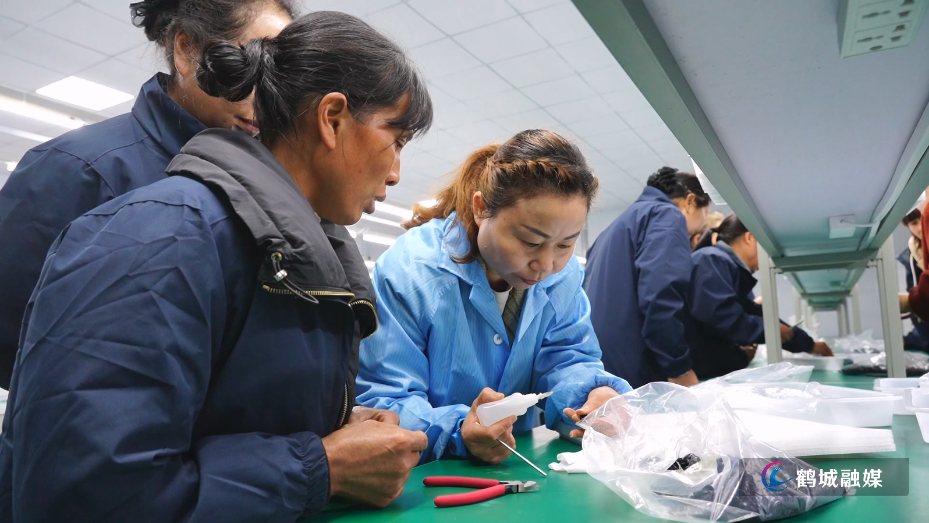 黄岩添“新芯”！怀化久邦电科技有限公司正式投产 赋能文旅科技新发展.mp4_20260424_163256.256.jpg