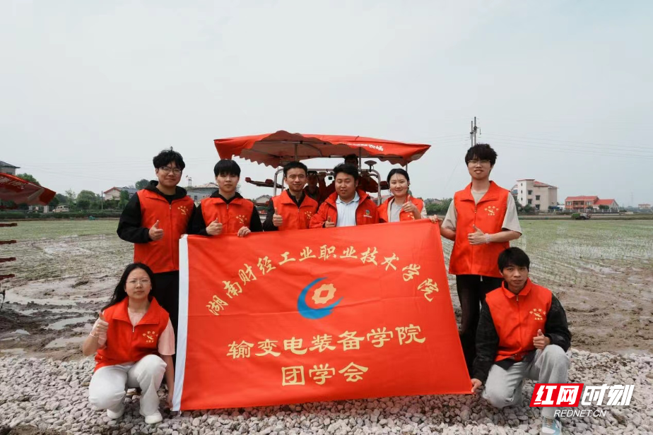 124.输变电装备学院智慧耕田团队1.jpg