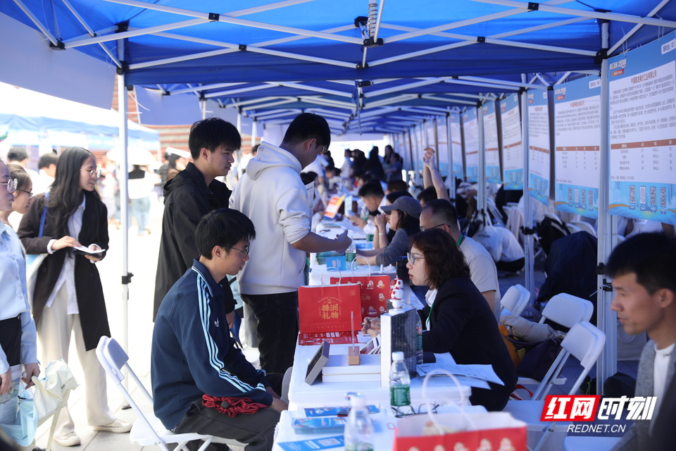 组图｜从湘江到嘉陵江：一场“才聚湖南”的千里奔赴，诚意看得见