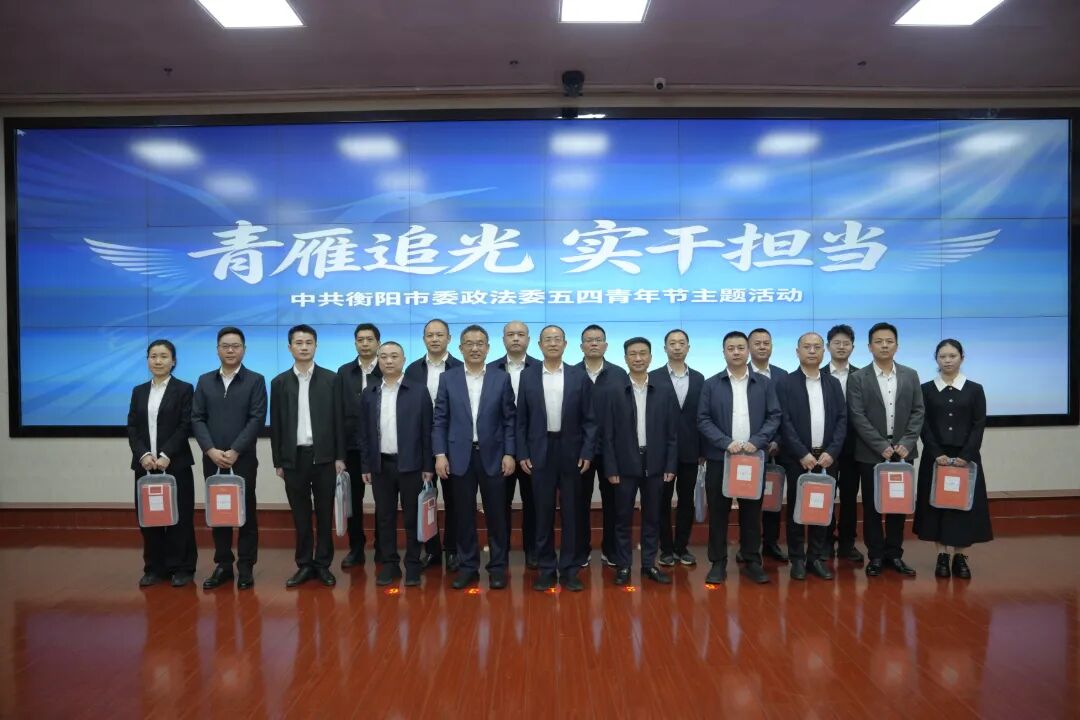 8合影二.JPG 8合影二.JPG