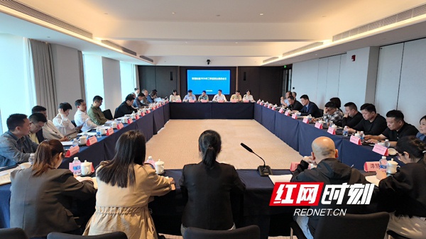 当好“金牌服务员”  政企恳谈面对面献良策、话发展