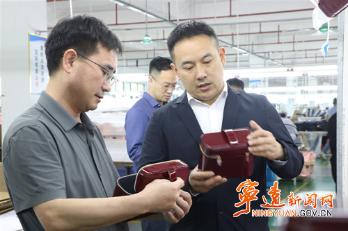 林亮亮调研园区企业工作2_副本500.jpg