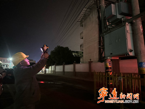 宁远电力：巡视测温除隐患 护航五一保供电_副本500.jpg