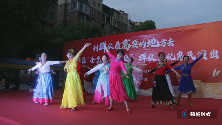 文化惠民进社区 艺术普及暖人心.mp4_20260430_162620.116.jpg