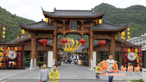 【美景不远·就在宁远】宁远：九嶷山南风集迎来游玩热潮1_副本500.jpg