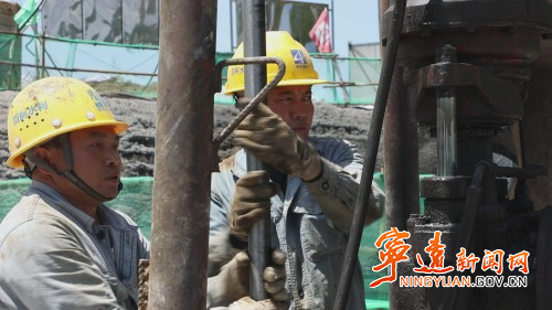 【永冲锋·拼经济·促发展】宁远：五一假期不停工 九嶷水库建设忙2_副本500.jpg