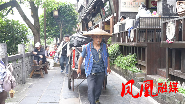 5月4日环卫工人[00_02_05][20260505-113143].jpg
