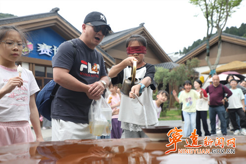 宁远：多彩活动引爆假日旅游3_副本500.jpg
