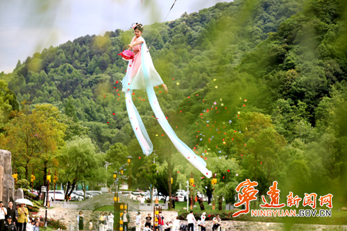 宁远：多彩活动引爆假日旅游_副本500.jpg