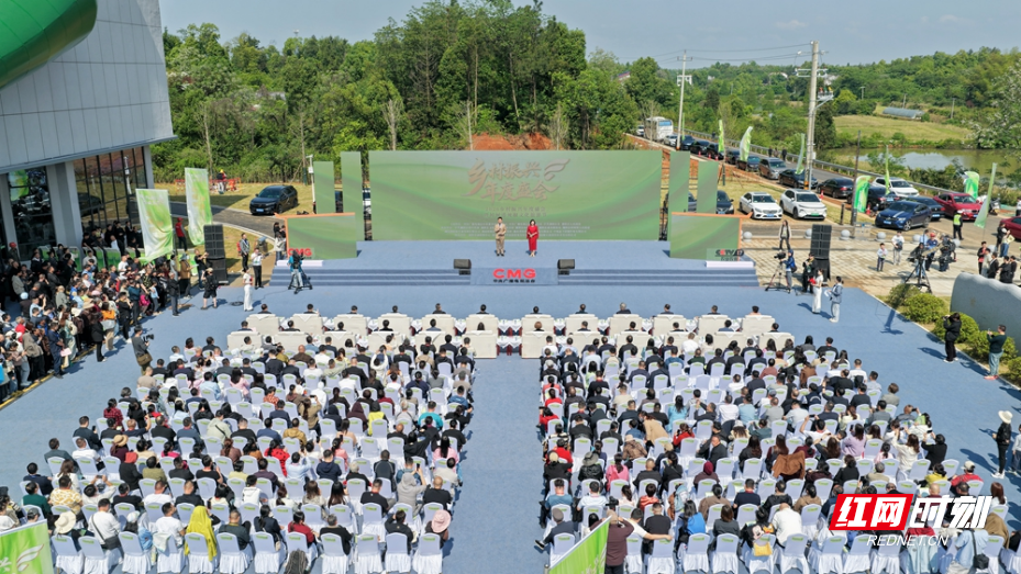 4月30日，“2026乡村振兴年度盛会暨樟树港辣椒文化旅游节”在樟树港辣椒展销中心火辣开幕。.jpg