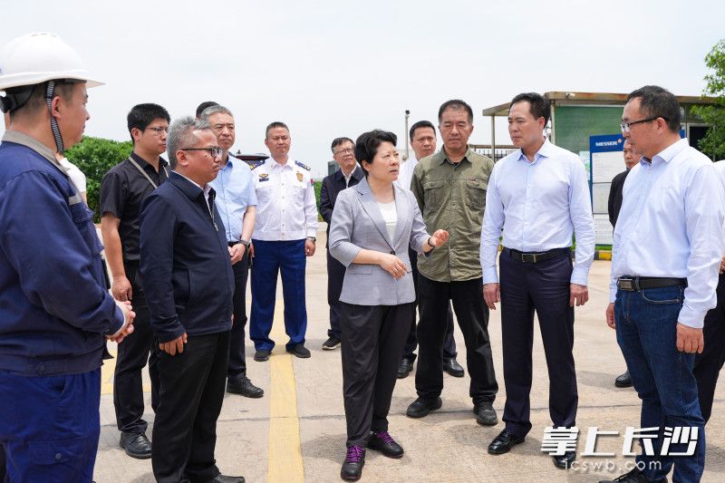 吴桂英来到宁乡湘钢梅塞尔气体产品有限公司。均为长沙晚报全媒体记者 郭雨滴 摄 吴桂英来到宁乡湘钢梅塞尔气体产品有限公司。均为长沙晚报全媒体记者 郭雨滴 摄