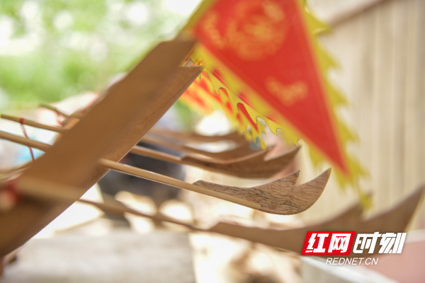 2026年5月10日在湖南省永州市道县上关街道办事处水南社区拍摄的小龙船成品。 (2).jpg
