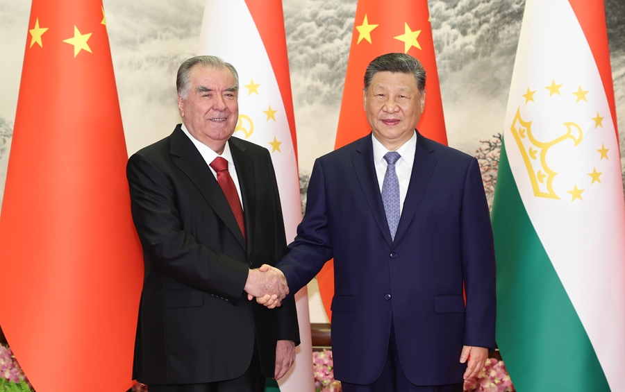 习近平同塔吉克斯坦总统拉赫蒙会谈