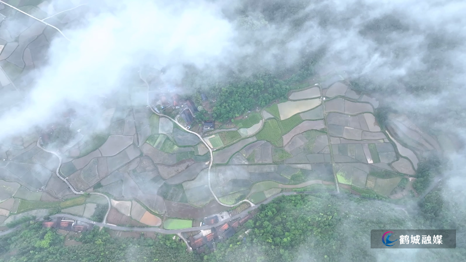 怀化市鹤城区：雨后云雾漫山野  田园初夏入画来（高清视频）.mp4_20260515_154552.272.jpg