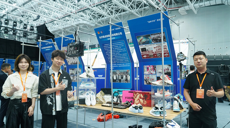 3秒出20个设计方案！长沙青创金奖团队携国潮主题定制球鞋亮相创业周