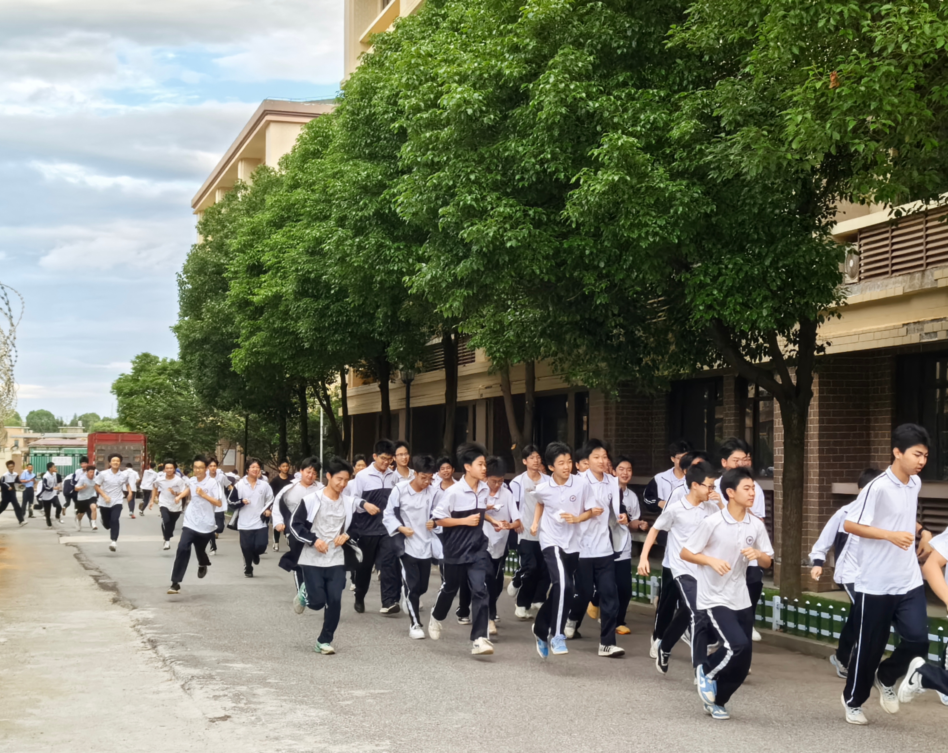 【耒阳站】顺湖中学：实操演练学避险 全方位提升师生应急自救能力