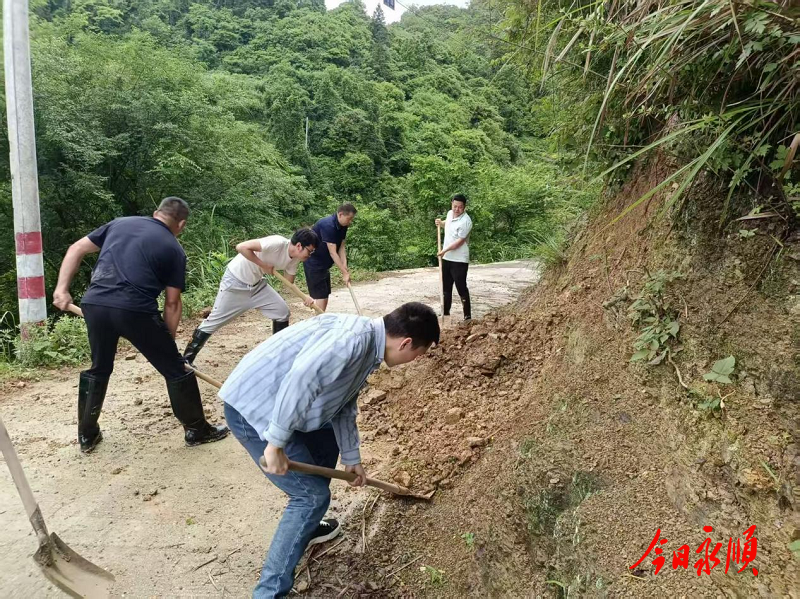 润雅乡:清障保畅护丰收 党建引领促振兴.png 润雅乡:清障保畅护丰收 党建引领促振兴.png