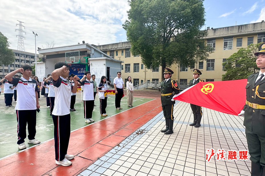 入团仪式 (2).jpg 入团仪式 (2).jpg