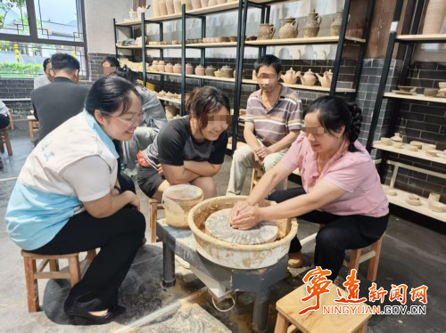 宁远:非遗体验助力精神康复1_副本500.jpg 宁远:非遗体验助力精神康复1_副本500.jpg