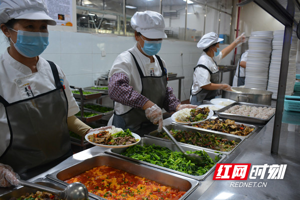 食堂窗口。.jpg