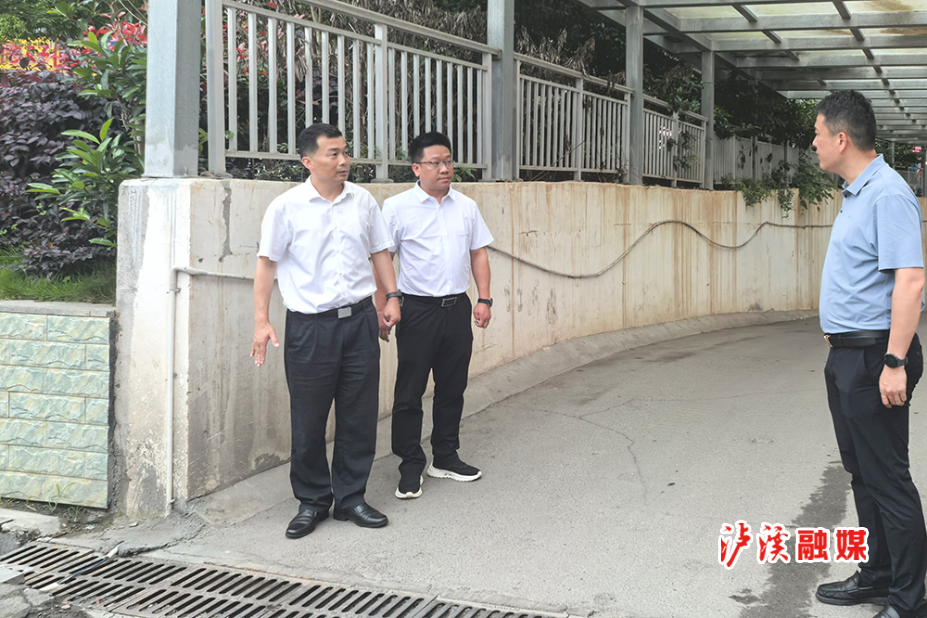 书记车库.jpg 书记车库.jpg