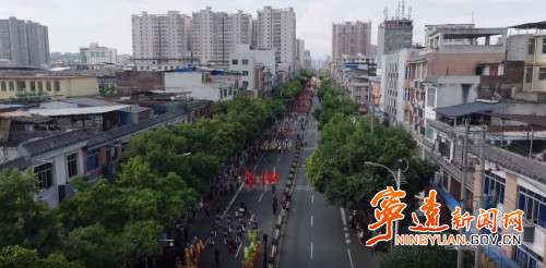 宁远：花车巡游、文化踩街点亮九嶷1_副本500.jpg