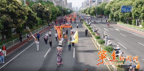 宁远：花车巡游、文化踩街点亮九嶷2_副本500.jpg