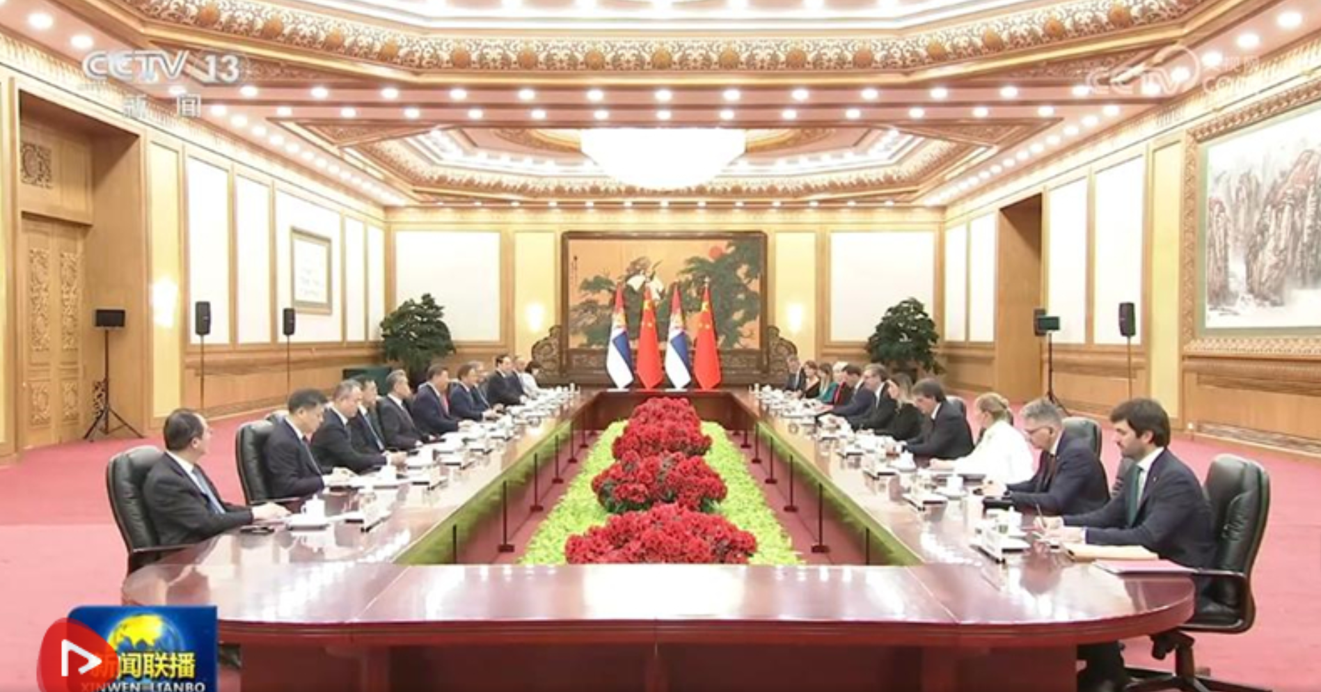 习近平同塞尔维亚总统武契奇会谈