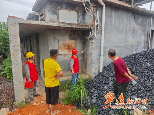 宁远电力:政企联动“把脉”烤烟房 护航烟农增收_副本500.jpg 宁远电力:政企联动“把脉”烤烟房 护航烟农增收_副本500.jpg