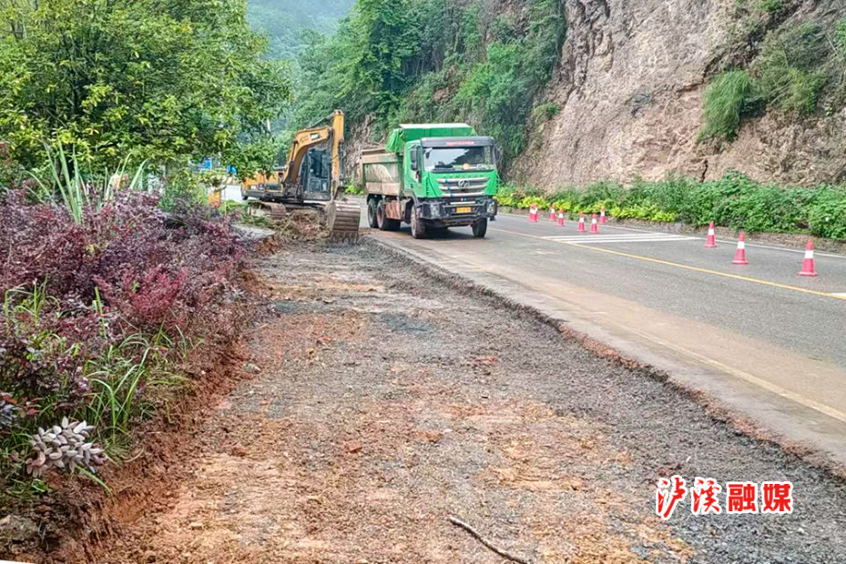 公路养护中心修路26日.jpg