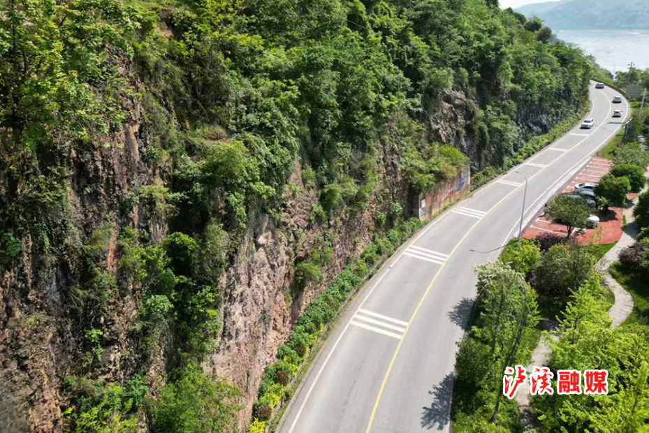 公路养护中心修路26日.jpg2.jpg3.jpg