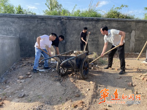 宁远县中和镇：开展清洁烤烟房 助力烟叶生产主题党日活动1_副本500.jpg