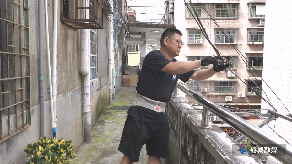 城中街道：宣教巡查严管控 根除飞线“空中隐患”.mp4_20260527_173809.976.jpg