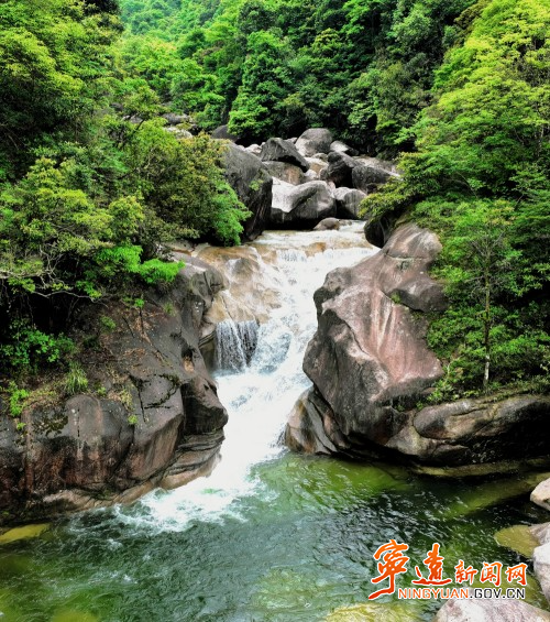 【美景不远·就在宁远】宁远：九嶷山飞瀑成群生态如画3_副本500.jpg