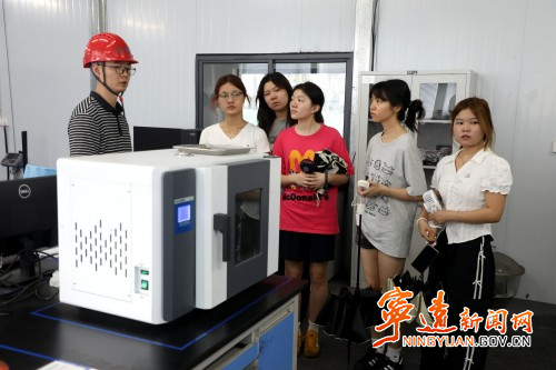 【永冲锋·拼经济·促发展】宁远：深化校企合作 助力培育锂电产业实用人才3_副本500.jpg