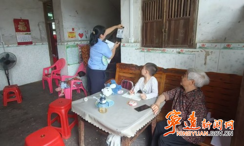 宁远柏家坪镇:关爱儿童“护成长”2_副本500.jpg 宁远柏家坪镇:关爱儿童“护成长”2_副本500.jpg