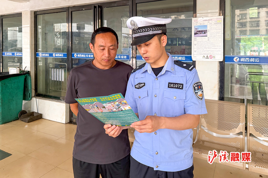 交警安全带宣传.jpg2.jpg