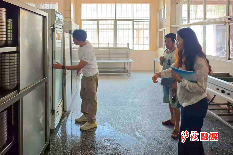 兴隆场学校食堂检查.jpg