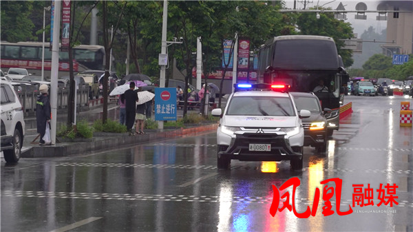 凤凰：公安部门护航高考[00_04_01][20260607-122420].jpg