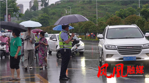 凤凰：公安部门护航高考[00_02_12][20260607-122236].jpg