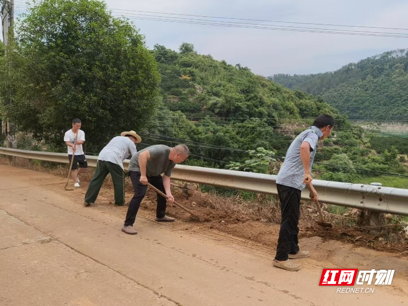 清理路面.jpg 清理路面.jpg