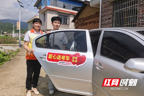 定制专属接送方案,确保将考生安全准时到达考场.jpg 定制专属接送方案,确保将考生安全准时到达考场.jpg