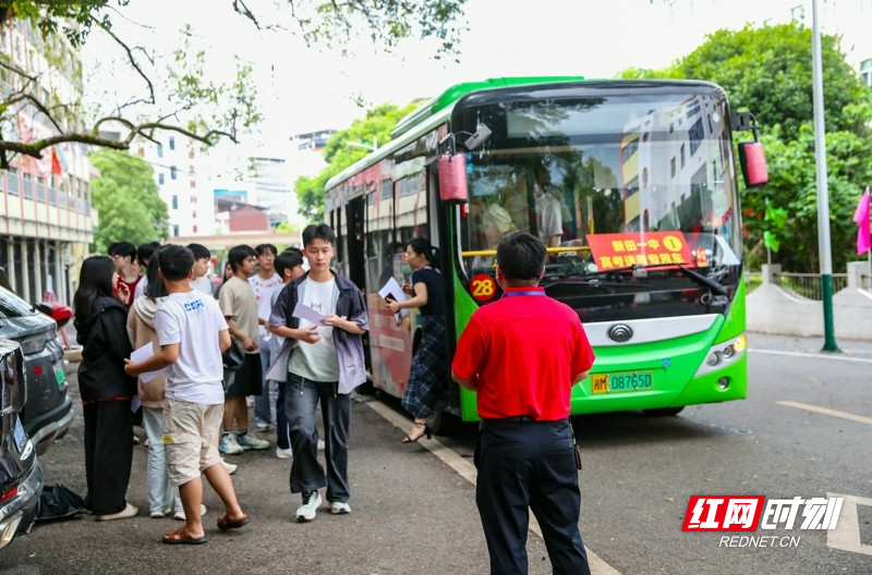 湖南新田:熟悉考场 迎接高考4_.jpg