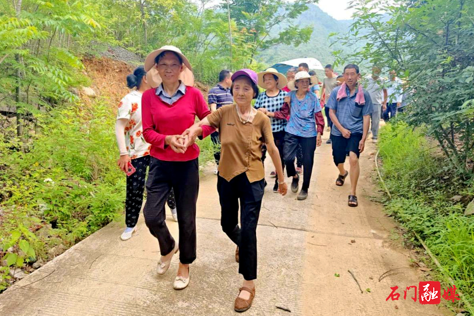 新铺镇:以练备战筑牢防线 开展防汛应急演练2.jpg 新铺镇:以练备战筑牢防线 开展防汛应急演练2.jpg